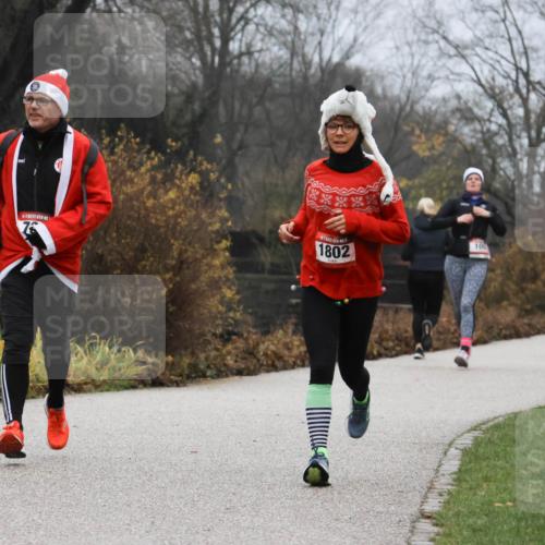 08.12.2024 - St. Pauli X-Mass-Run No. 14 Strokosch-Dieckow http://msf.ph/oto/7501846 08.12.2024 09:49:39 Laufen 100, 1802, 1534 meine-sportfotos.de