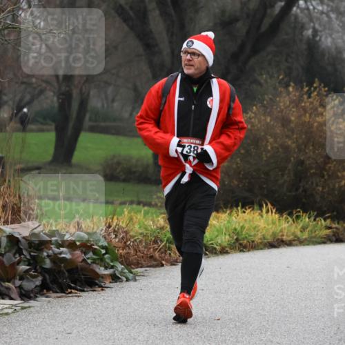 08.12.2024 - St. Pauli X-Mass-Run No. 14 Strokosch-Dieckow http://msf.ph/oto/7501858 08.12.2024 09:49:40 Laufen 14, 738, 180 meine-sportfotos.de