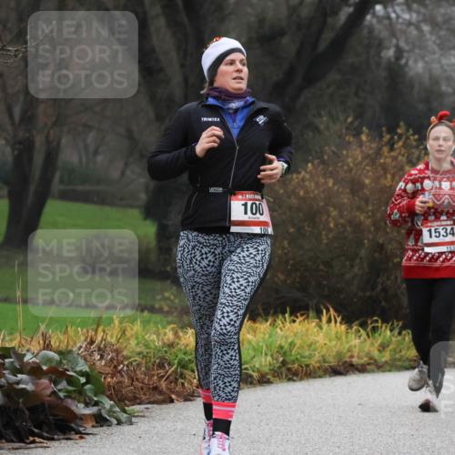 08.12.2024 - St. Pauli X-Mass-Run No. 14 Strokosch-Dieckow http://msf.ph/oto/7501873 08.12.2024 09:49:47 Laufen 100, 100, 1534, 1534 meine-sportfotos.de