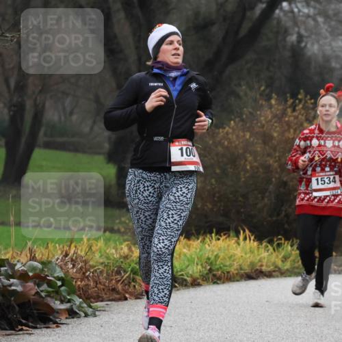 08.12.2024 - St. Pauli X-Mass-Run No. 14 Strokosch-Dieckow http://msf.ph/oto/7501875 08.12.2024 09:49:47 Laufen 100, 100, 1534, 15342 meine-sportfotos.de