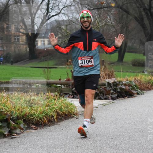 08.12.2024 - St. Pauli X-Mass-Run No. 14 Strokosch-Dieckow http://msf.ph/oto/7501909 08.12.2024 09:49:58 Laufen 3109 meine-sportfotos.de