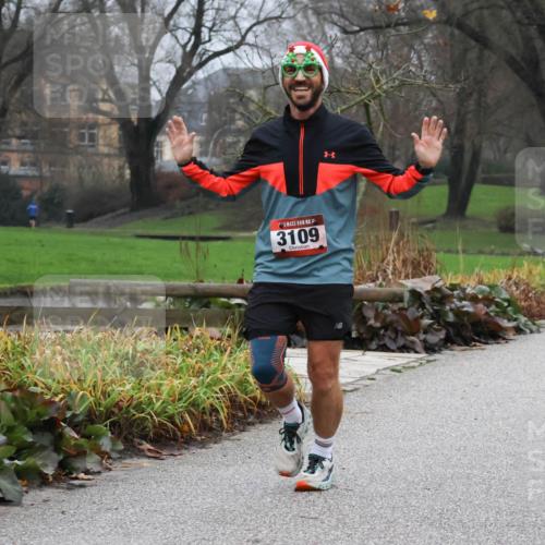 08.12.2024 - St. Pauli X-Mass-Run No. 14 Strokosch-Dieckow http://msf.ph/oto/7501915 08.12.2024 09:49:58 Laufen 1, 3109 meine-sportfotos.de