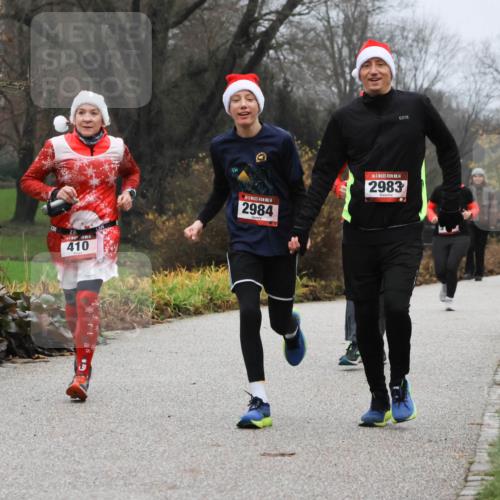 08.12.2024 - St. Pauli X-Mass-Run No. 14 Strokosch-Dieckow http://msf.ph/oto/7501926 08.12.2024 09:50:06 Laufen 410, 14, 2984, 14, 2983 meine-sportfotos.de