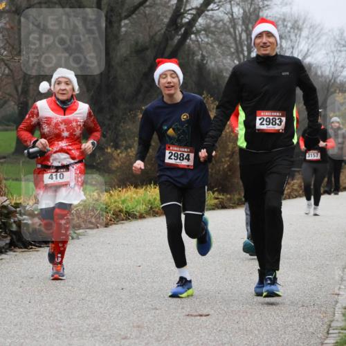08.12.2024 - St. Pauli X-Mass-Run No. 14 Strokosch-Dieckow http://msf.ph/oto/7501927 08.12.2024 09:50:06 Laufen 410, 2984, 14, 2983, 3157 meine-sportfotos.de