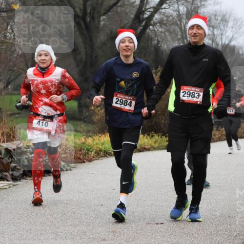 08.12.2024 - St. Pauli X-Mass-Run No. 14 Strokosch-Dieckow http://msf.ph/oto/7501936 08.12.2024 09:50:06 Laufen 410, 14, 2984, 14, 2983, 157 meine-sportfotos.de