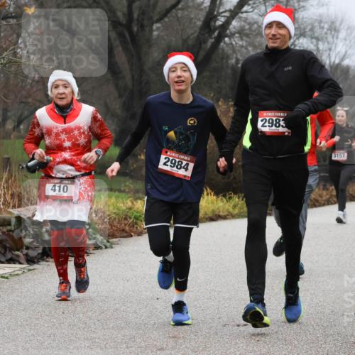 08.12.2024 - St. Pauli X-Mass-Run No. 14 Strokosch-Dieckow http://msf.ph/oto/7501942 08.12.2024 09:50:06 Laufen 410, 14, 2984, 14, 2983, 3157 meine-sportfotos.de