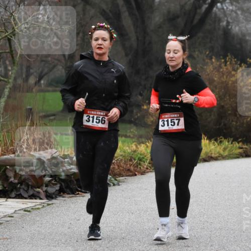 08.12.2024 - St. Pauli X-Mass-Run No. 14 Strokosch-Dieckow http://msf.ph/oto/7501959 08.12.2024 09:50:11 Laufen 14, 3156, 14, 3157 meine-sportfotos.de