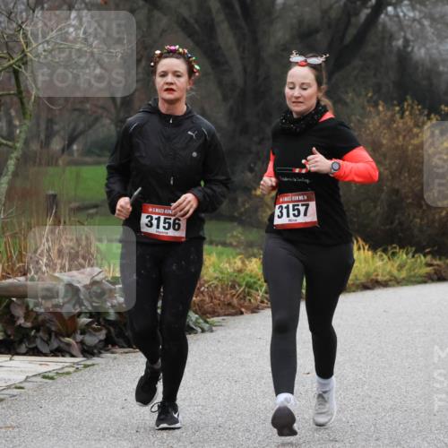 08.12.2024 - St. Pauli X-Mass-Run No. 14 Strokosch-Dieckow http://msf.ph/oto/7501960 08.12.2024 09:50:11 Laufen 3156, 14, 3157 meine-sportfotos.de