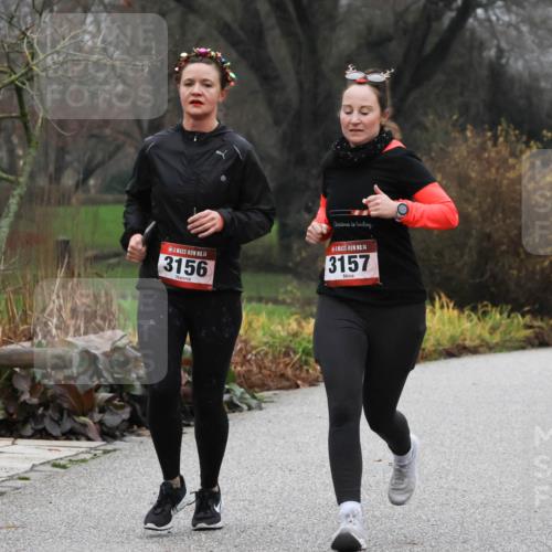 08.12.2024 - St. Pauli X-Mass-Run No. 14 Strokosch-Dieckow http://msf.ph/oto/7501963 08.12.2024 09:50:11 Laufen 14, 3156, 14, 3157 meine-sportfotos.de