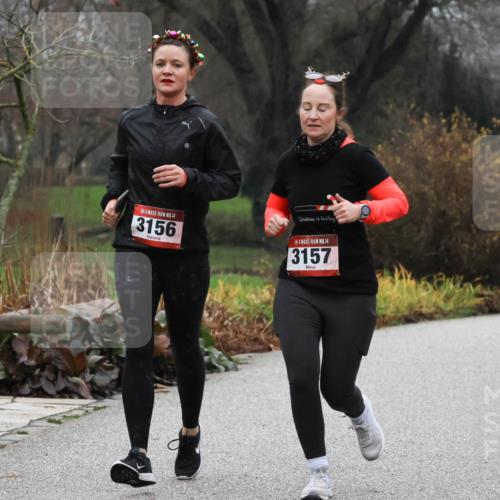 08.12.2024 - St. Pauli X-Mass-Run No. 14 Strokosch-Dieckow http://msf.ph/oto/7501965 08.12.2024 09:50:11 Laufen 14, 3156, 14, 3157 meine-sportfotos.de