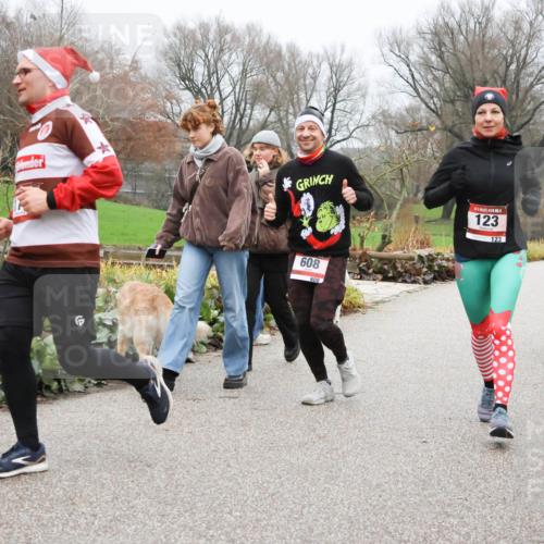 08.12.2024 - St. Pauli X-Mass-Run No. 14 Strokosch-Dieckow http://msf.ph/oto/7501984 08.12.2024 09:50:34 Laufen 608, 608, 123, 123 meine-sportfotos.de