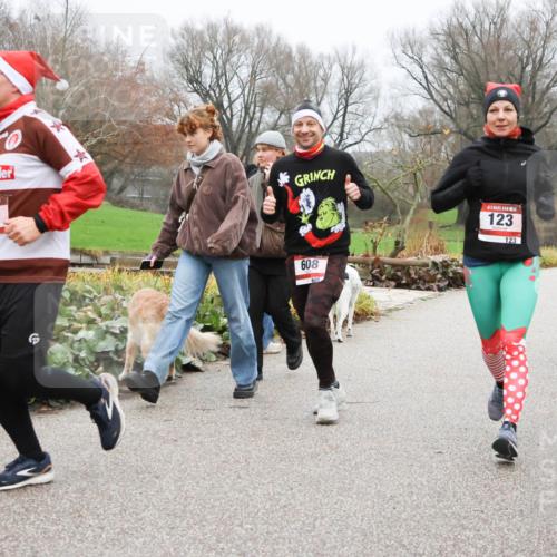 08.12.2024 - St. Pauli X-Mass-Run No. 14 Strokosch-Dieckow http://msf.ph/oto/7501986 08.12.2024 09:50:34 Laufen 174, 608, 123, 123 meine-sportfotos.de
