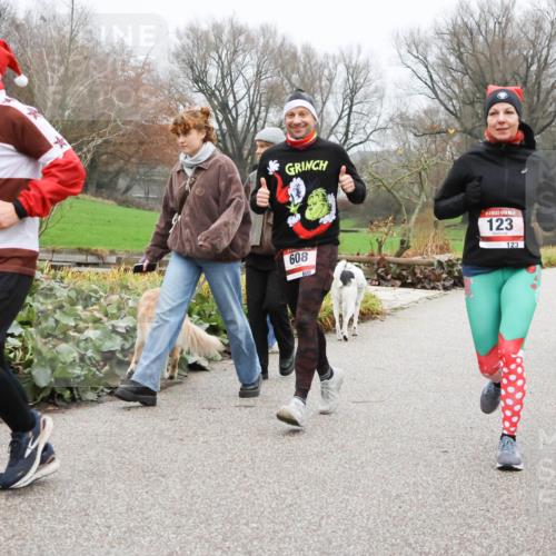 08.12.2024 - St. Pauli X-Mass-Run No. 14 Strokosch-Dieckow http://msf.ph/oto/7501987 08.12.2024 09:50:35 Laufen 174, 608, 608, 123, 123 meine-sportfotos.de
