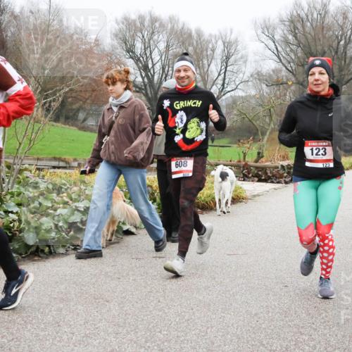 08.12.2024 - St. Pauli X-Mass-Run No. 14 Strokosch-Dieckow http://msf.ph/oto/7501989 08.12.2024 09:50:35 Laufen 174, 608, 608, 14, 123, 123 meine-sportfotos.de