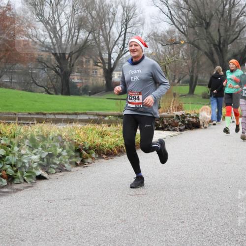 08.12.2024 - St. Pauli X-Mass-Run No. 14 Strokosch-Dieckow http://msf.ph/oto/7501991 08.12.2024 09:50:47 Laufen 14, 3294, 3294, 2739, 1393 meine-sportfotos.de