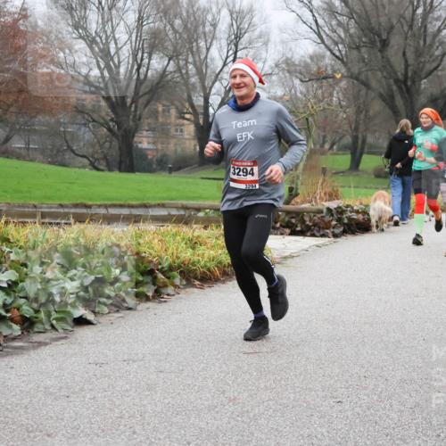 08.12.2024 - St. Pauli X-Mass-Run No. 14 Strokosch-Dieckow http://msf.ph/oto/7501993 08.12.2024 09:50:47 Laufen 3294, 3294, 2739 meine-sportfotos.de