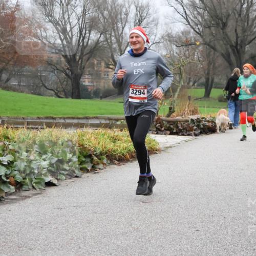 08.12.2024 - St. Pauli X-Mass-Run No. 14 Strokosch-Dieckow http://msf.ph/oto/7501994 08.12.2024 09:50:47 Laufen 3294, 3294, 2739 meine-sportfotos.de