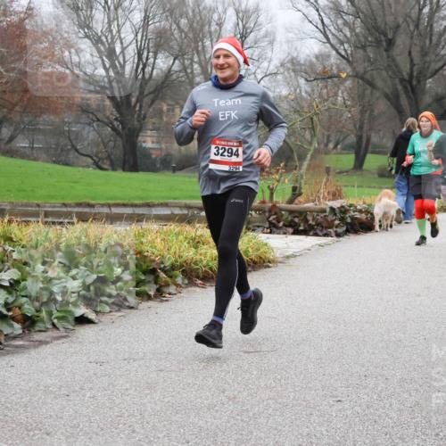 08.12.2024 - St. Pauli X-Mass-Run No. 14 Strokosch-Dieckow http://msf.ph/oto/7501996 08.12.2024 09:50:47 Laufen 3294, 3294, 2739 meine-sportfotos.de