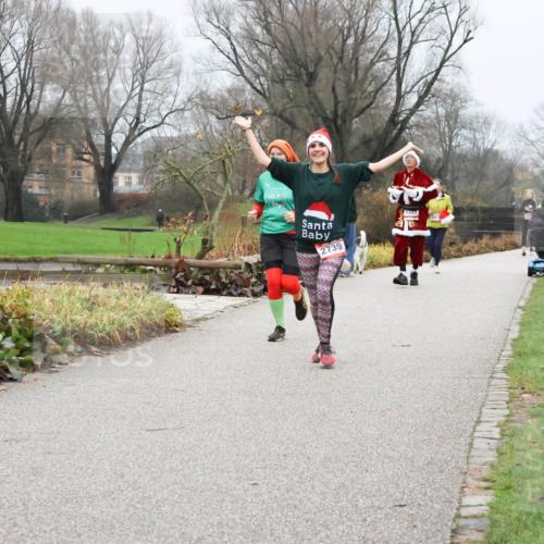 08.12.2024 - St. Pauli X-Mass-Run No. 14 Strokosch-Dieckow http://msf.ph/oto/7501998 08.12.2024 09:50:48 Laufen 2739, 1393, 2811 meine-sportfotos.de