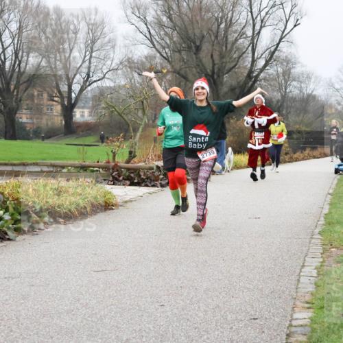 08.12.2024 - St. Pauli X-Mass-Run No. 14 Strokosch-Dieckow http://msf.ph/oto/7501999 08.12.2024 09:50:49 Laufen 39, 1393, 2811 meine-sportfotos.de