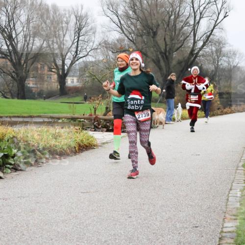 08.12.2024 - St. Pauli X-Mass-Run No. 14 Strokosch-Dieckow http://msf.ph/oto/7502010 08.12.2024 09:50:49 Laufen 2739, 1393, 281 meine-sportfotos.de