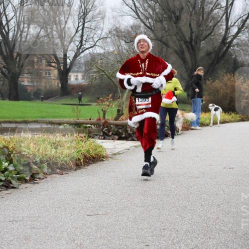 08.12.2024 - St. Pauli X-Mass-Run No. 14 Strokosch-Dieckow http://msf.ph/oto/7502015 08.12.2024 09:50:52 Laufen 1393, 1393, 20, 2696 meine-sportfotos.de