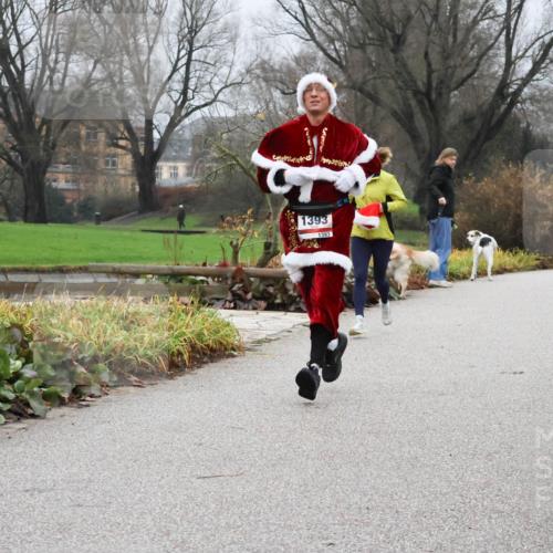 08.12.2024 - St. Pauli X-Mass-Run No. 14 Strokosch-Dieckow http://msf.ph/oto/7502018 08.12.2024 09:50:52 Laufen 1393, 1393, 2696 meine-sportfotos.de