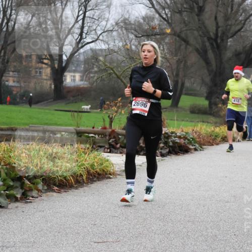 08.12.2024 - St. Pauli X-Mass-Run No. 14 Strokosch-Dieckow http://msf.ph/oto/7502028 08.12.2024 09:50:59 Laufen 2696, 2696, 418, 1773, 512 meine-sportfotos.de