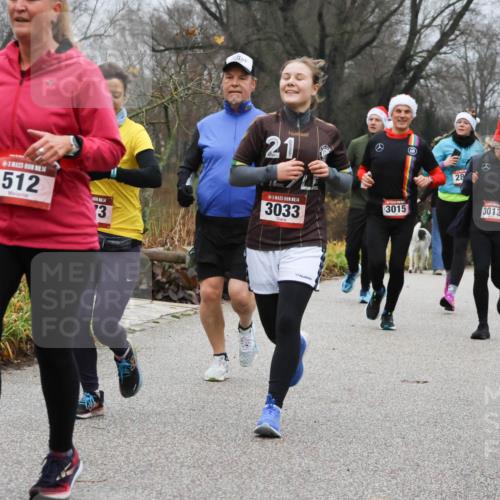 08.12.2024 - St. Pauli X-Mass-Run No. 14 Strokosch-Dieckow http://msf.ph/oto/7502038 08.12.2024 09:51:04 Laufen 14, 512, 21, 4, 13, 14, 3033, 3015, 28, 3013 meine-sportfotos.de