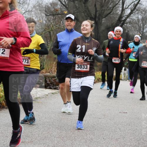 08.12.2024 - St. Pauli X-Mass-Run No. 14 Strokosch-Dieckow http://msf.ph/oto/7502039 08.12.2024 09:51:04 Laufen 512, 773, 21, 14, 3033, 3015, 2, 3013 meine-sportfotos.de