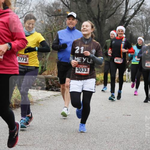08.12.2024 - St. Pauli X-Mass-Run No. 14 Strokosch-Dieckow http://msf.ph/oto/7502041 08.12.2024 09:51:04 Laufen 51, 1773, 21, 14, 3033, 0, 3015, 3013 meine-sportfotos.de