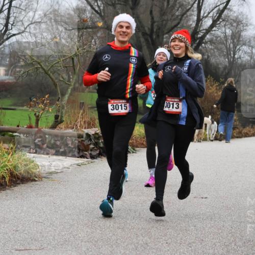 08.12.2024 - St. Pauli X-Mass-Run No. 14 Strokosch-Dieckow http://msf.ph/oto/7502045 08.12.2024 09:51:06 Laufen 3015, 14, 3013 meine-sportfotos.de
