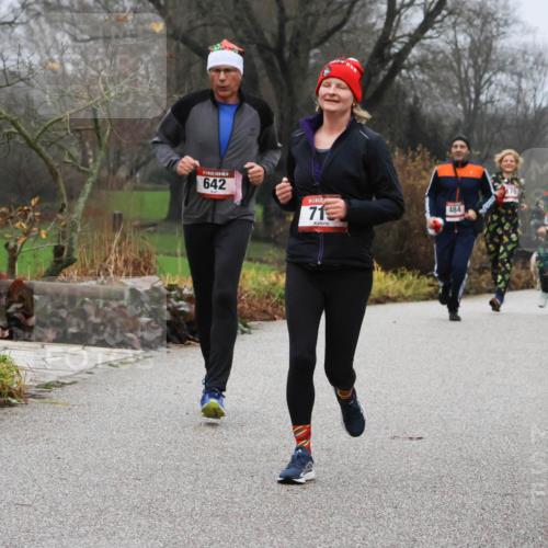 08.12.2024 - St. Pauli X-Mass-Run No. 14 Strokosch-Dieckow http://msf.ph/oto/7502055 08.12.2024 09:51:14 Laufen 642, 71, 484, 3172 meine-sportfotos.de