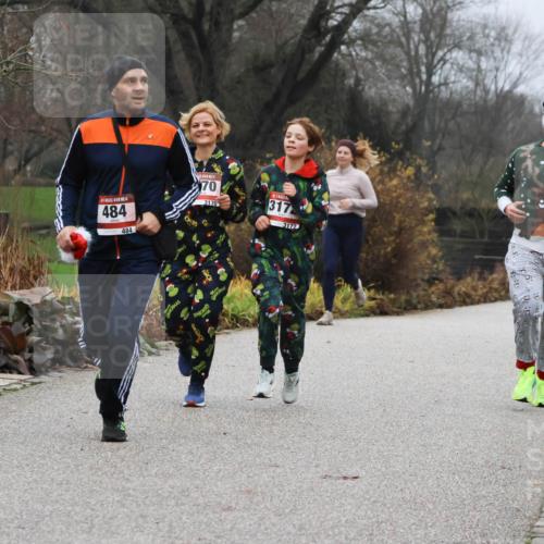 08.12.2024 - St. Pauli X-Mass-Run No. 14 Strokosch-Dieckow http://msf.ph/oto/7502059 08.12.2024 09:51:18 Laufen 484, 484, 70, 3170, 317, 3172, 190, 3093 meine-sportfotos.de