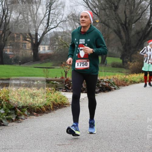 08.12.2024 - St. Pauli X-Mass-Run No. 14 Strokosch-Dieckow http://msf.ph/oto/7502080 08.12.2024 09:51:34 Laufen 14, 1750, 345 meine-sportfotos.de
