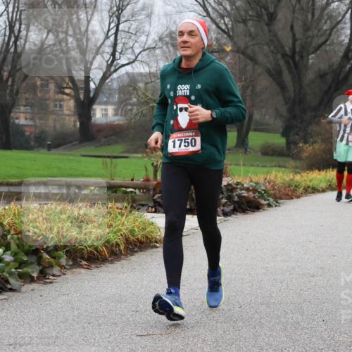 08.12.2024 - St. Pauli X-Mass-Run No. 14 Strokosch-Dieckow http://msf.ph/oto/7502081 08.12.2024 09:51:34 Laufen 14, 1750, 345 meine-sportfotos.de