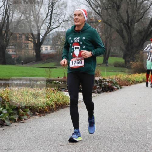 08.12.2024 - St. Pauli X-Mass-Run No. 14 Strokosch-Dieckow http://msf.ph/oto/7502082 08.12.2024 09:51:34 Laufen 14, 1750, 345 meine-sportfotos.de