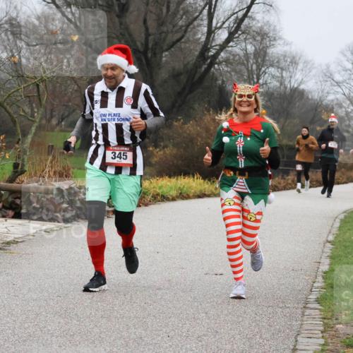 08.12.2024 - St. Pauli X-Mass-Run No. 14 Strokosch-Dieckow http://msf.ph/oto/7502088 08.12.2024 09:51:39 Laufen 345 meine-sportfotos.de