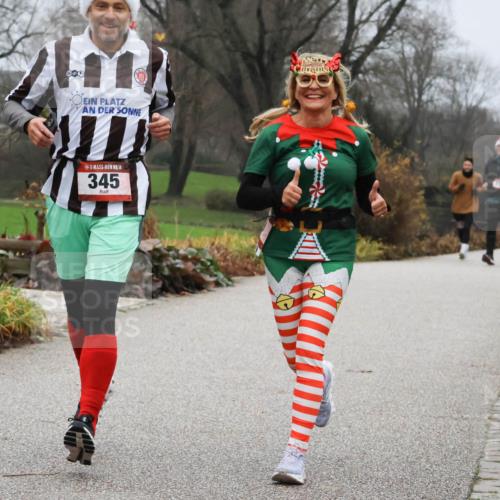 08.12.2024 - St. Pauli X-Mass-Run No. 14 Strokosch-Dieckow http://msf.ph/oto/7502090 08.12.2024 09:51:40 Laufen 14, 345 meine-sportfotos.de