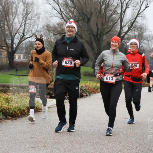 08.12.2024 - St. Pauli X-Mass-Run No. 14 Strokosch-Dieckow http://msf.ph/oto/7502095 08.12.2024 09:51:49 Laufen 3039, 4, 630, 613, 16, 1784, 3260, 2212 meine-sportfotos.de