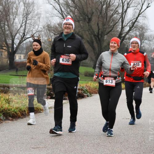 08.12.2024 - St. Pauli X-Mass-Run No. 14 Strokosch-Dieckow http://msf.ph/oto/7502096 08.12.2024 09:51:49 Laufen 3039, 5, 630, 613, 45, 1784, 3260 meine-sportfotos.de