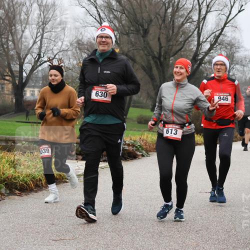 08.12.2024 - St. Pauli X-Mass-Run No. 14 Strokosch-Dieckow http://msf.ph/oto/7502098 08.12.2024 09:51:49 Laufen 039, 630, 613, 946, 3260, 2213 meine-sportfotos.de