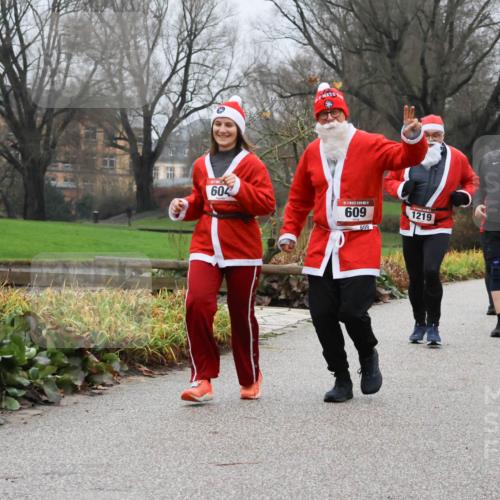 08.12.2024 - St. Pauli X-Mass-Run No. 14 Strokosch-Dieckow http://msf.ph/oto/7502103 08.12.2024 09:51:53 Laufen 604, 609, 1219, 1784 meine-sportfotos.de