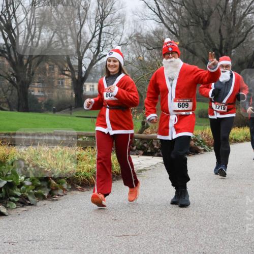 08.12.2024 - St. Pauli X-Mass-Run No. 14 Strokosch-Dieckow http://msf.ph/oto/7502104 08.12.2024 09:51:53 Laufen 60, 14, 609, 1219, 1784 meine-sportfotos.de