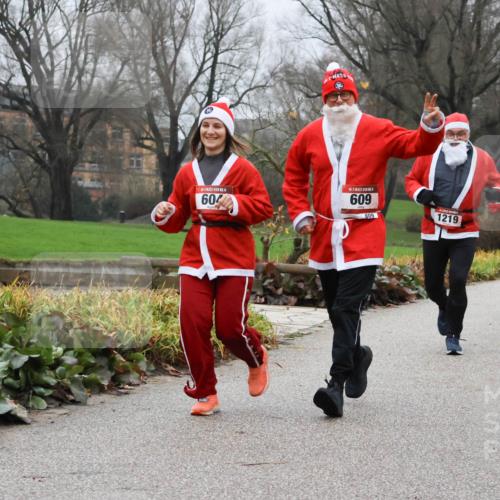 08.12.2024 - St. Pauli X-Mass-Run No. 14 Strokosch-Dieckow http://msf.ph/oto/7502108 08.12.2024 09:51:53 Laufen 14, 60, 609, 609, 1219, 1784 meine-sportfotos.de
