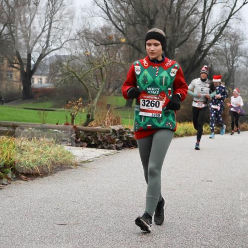08.12.2024 - St. Pauli X-Mass-Run No. 14 Strokosch-Dieckow http://msf.ph/oto/7502119 08.12.2024 09:51:57 Laufen 14, 3260, 3260, 259 meine-sportfotos.de