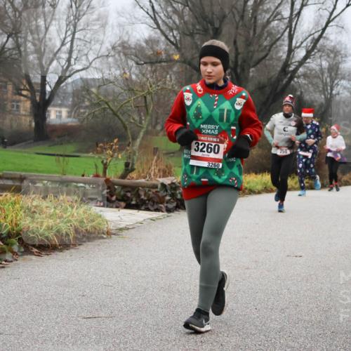 08.12.2024 - St. Pauli X-Mass-Run No. 14 Strokosch-Dieckow http://msf.ph/oto/7502120 08.12.2024 09:51:57 Laufen 14, 3260, 3260, 259 meine-sportfotos.de
