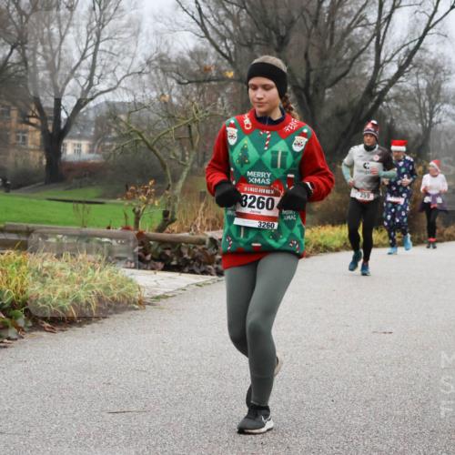 08.12.2024 - St. Pauli X-Mass-Run No. 14 Strokosch-Dieckow http://msf.ph/oto/7502123 08.12.2024 09:51:57 Laufen 14, 3260, 3260, 259 meine-sportfotos.de