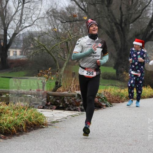08.12.2024 - St. Pauli X-Mass-Run No. 14 Strokosch-Dieckow http://msf.ph/oto/7502125 08.12.2024 09:51:59 Laufen 259, 2334 meine-sportfotos.de