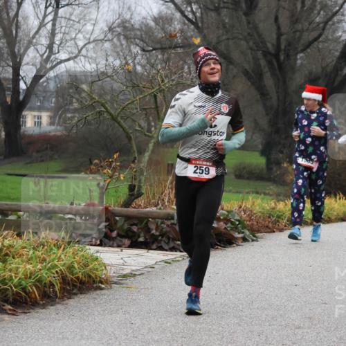 08.12.2024 - St. Pauli X-Mass-Run No. 14 Strokosch-Dieckow http://msf.ph/oto/7502128 08.12.2024 09:51:59 Laufen 1583, 259, 334 meine-sportfotos.de